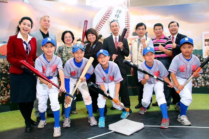 遠雄集團趙藤雄-捐贈30萬元贊助台灣棒球基礎訓練